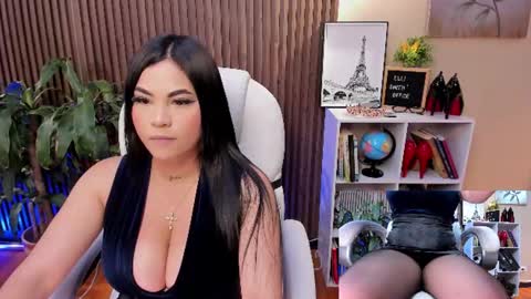 Snapshot of naugthyelli chatting on July 16, 5:41 pm online show from July 16, 5:41 pm