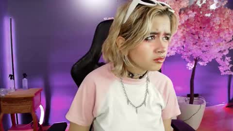 Snapshot of navier__ chatting on November 6, 7:48 pm Navier online show from November 6, 7:48 pm