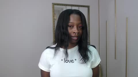 Snapshot of nayariskaya chatting on May 14, 2:35 pm Nayaris 3 online show from May 14, 2:35 pm