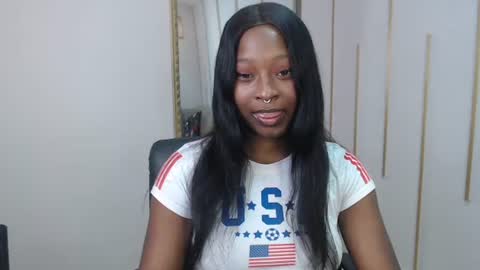 Snapshot of nayariskaya chatting on July 9, 4:22 pm Nayaris 3 online show from July 9, 4:22 pm