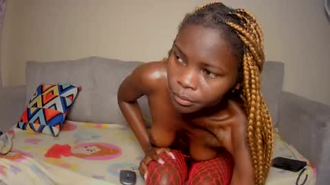 nayela_ online show from July 17, 12:45 pm