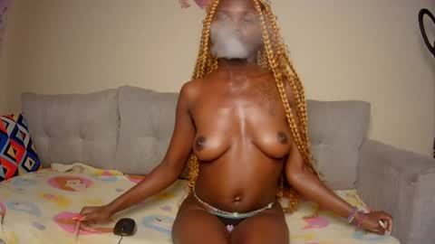 nayela_ online show from July 31, 11:48 pm