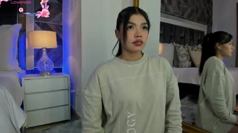 Snapshot of naylagrey chatting on May 12, 11:07 am online show from May 12, 11:07 am