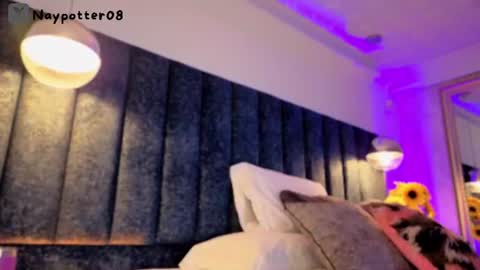 Snapshot of naylapot_ chatting on June 18, 11:36 am Juli online show from June 18, 11:36 am