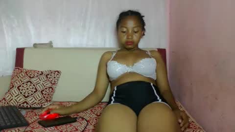 Snapshot of nayrah12 chatting on December 2, 9:10 pm nayrah12 online show from December 2, 9:10 pm