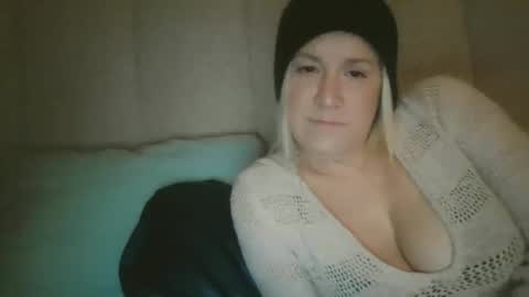 Snapshot of nchastain74 chatting on November 16, 10:43 am wetnikki6590 online show from November 16, 10:43 am