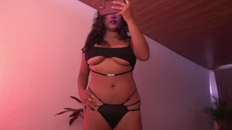 Snapshot of ne_fertari chatting on May 18, 1:28 pm Nefertari online show from May 18, 1:28 pm