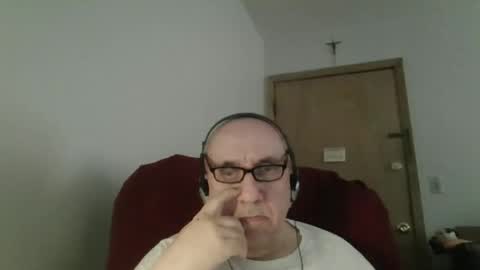 Snapshot of needlesslove chatting on May 19, 11:11 pm Tom online show from May 19, 11:11 pm
