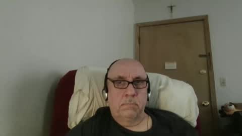 Snapshot of needlesslove chatting on June 6, 8:57 pm Tom online show from June 6, 8:57 pm