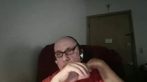 Snapshot of needlesslove chatting on June 7, 9:51 pm Tom online show from June 7, 9:51 pm