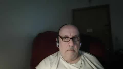 Snapshot of needlesslove chatting on June 11, 11:58 pm Tom online show from June 11, 11:58 pm