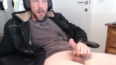 needyoujust online show from September 24, 12:14 am