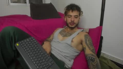 Snapshot of neeii chatting on January 10, 4:44 am Nei turn green online show from January 10, 4:44 am