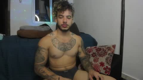 Snapshot of neeii chatting on January 12, 11:26 pm Nei turn green online show from January 12, 11:26 pm