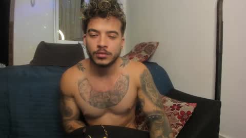 Snapshot of neeii chatting on January 17, 7:30 am Nei turn green online show from January 17, 7:30 am