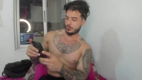 Snapshot of neeii chatting on February 17, 11:20 pm Nei turn green online show from February 17, 11:20 pm