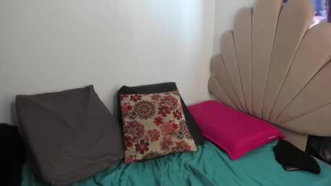 Snapshot of neeii chatting on September 22, 1:46 pm Nei turn green online show from September 22, 1:46 pm