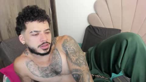 Snapshot of neeii chatting on September 27, 7:30 pm Nei turn green online show from September 27, 7:30 pm