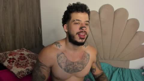 Snapshot of neeii chatting on September 30, 11:32 pm Nei turn green online show from September 30, 11:32 pm