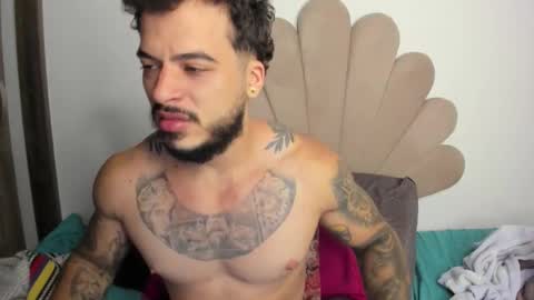 Snapshot of neeii chatting on October 2, 12:39 am Nei turn green online show from October 2, 12:39 am