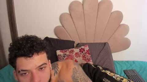 Snapshot of neeii chatting on October 3, 3:20 pm Nei turn green online show from October 3, 3:20 pm