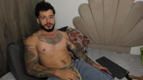 Snapshot of neeii chatting on October 16, 12:44 am Nei turn green online show from October 16, 12:44 am