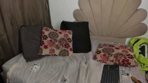 Snapshot of neeii chatting on October 17, 1:20 am Nei turn green online show from October 17, 1:20 am