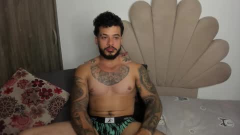 Snapshot of neeii chatting on October 17, 11:07 pm Nei turn green online show from October 17, 11:07 pm