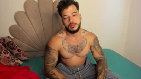 Snapshot of neeii chatting on October 21, 11:11 am Nei turn green online show from October 21, 11:11 am