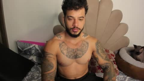 Snapshot of neeii chatting on November 5, 11:10 am Nei turn green online show from November 5, 11:10 am