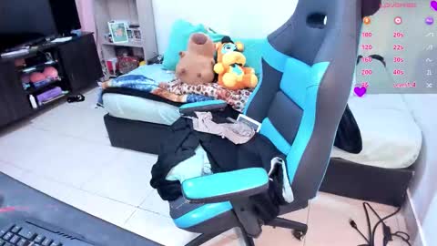 Snapshot of neeko_lol_ chatting on September 9, 11:04 pm Geek Nicole im Neeko UwU online show from September 9, 11:04 pm