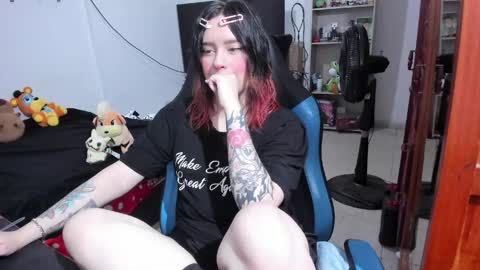 Geek Nicole    im Neeko UwU online show from April 25, 4:48 pm