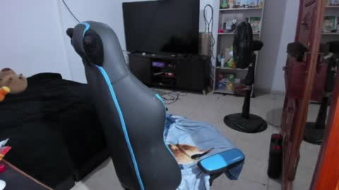 Snapshot of neeko_lol_ chatting on May 2, 11:21 pm Geek Nicole im Neeko UwU online show from May 2, 11:21 pm