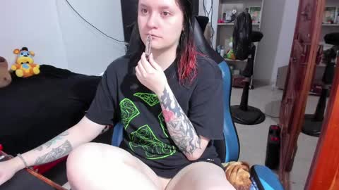 Snapshot of neeko_lol_ chatting on May 3, 11:55 pm Geek Nicole im Neeko UwU online show from May 3, 11:55 pm