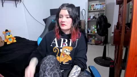 Snapshot of neeko_lol_ chatting on May 9, 4:01 pm Geek Nicole im Neeko UwU online show from May 9, 4:01 pm