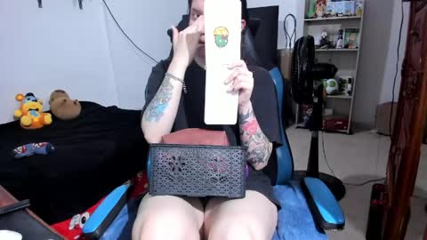 Snapshot of neeko_lol_ chatting on May 12, 11:51 am Geek Nicole im Neeko UwU online show from May 12, 11:51 am