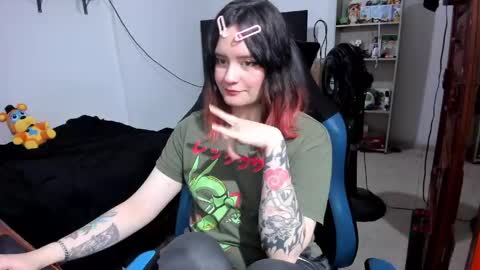 Snapshot of neeko_lol_ chatting on May 16, 3:55 pm Geek Nicole im Neeko UwU online show from May 16, 3:55 pm