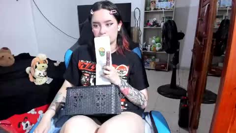 Snapshot of neeko_lol_ chatting on May 28, 10:51 pm Geek Nicole im Neeko UwU online show from May 28, 10:51 pm