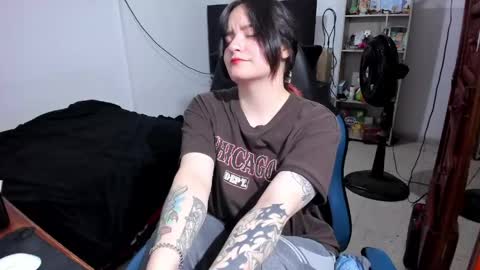 Snapshot of neeko_lol_ chatting on June 3, 2:33 pm Geek Nicole im Neeko UwU online show from June 3, 2:33 pm