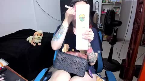 Snapshot of neeko_lol_ chatting on June 5, 12:33 pm Geek Nicole im Neeko UwU online show from June 5, 12:33 pm