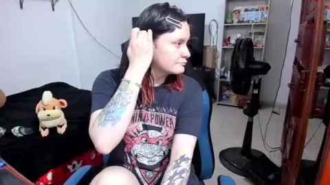 Snapshot of neeko_lol_ chatting on June 8, 1:11 pm Geek Nicole im Neeko UwU online show from June 8, 1:11 pm