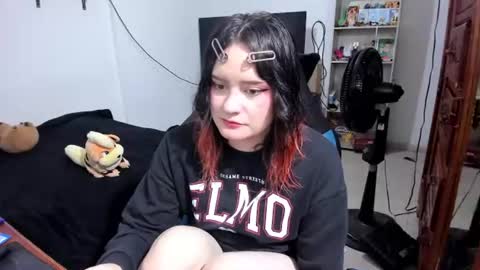 Snapshot of neeko_lol_ chatting on June 9, 2:39 pm Geek Nicole im Neeko UwU online show from June 9, 2:39 pm
