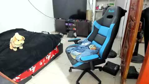 Snapshot of neeko_lol_ chatting on June 13, 12:03 pm Geek Nicole im Neeko UwU online show from June 13, 12:03 pm