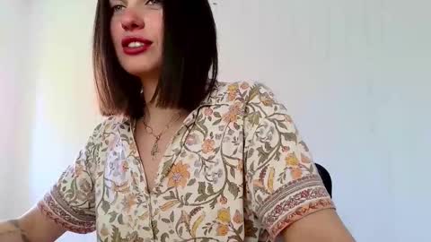 Neferutt online show from April 15, 2:57 pm