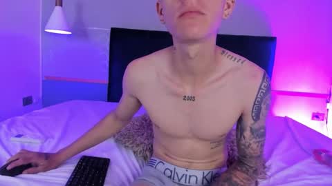 Snapshot of neill_lorde chatting on December 17, 8:37 pm Neill online show from December 17, 8:37 pm