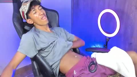 Snapshot of neitan_miller chatting on January 11, 2:05 am neitan online show from January 11, 2:05 am