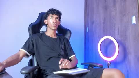 Snapshot of neitan_miller chatting on February 1, 3:05 am neitan online show from February 1, 3:05 am