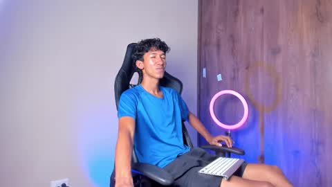 Snapshot of neitan_miller chatting on February 17, 7:20 pm neitan online show from February 17, 7:20 pm