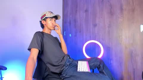 Snapshot of neitan_miller chatting on February 19, 1:51 pm neitan online show from February 19, 1:51 pm