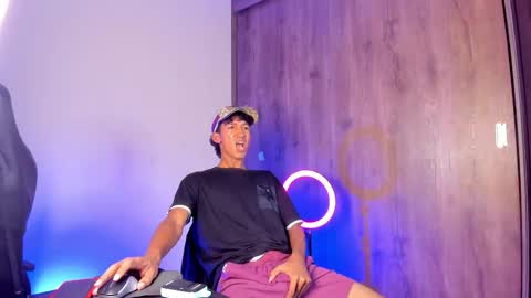 Snapshot of neitan_miller chatting on March 5, 6:31 am neitan online show from March 5, 6:31 am